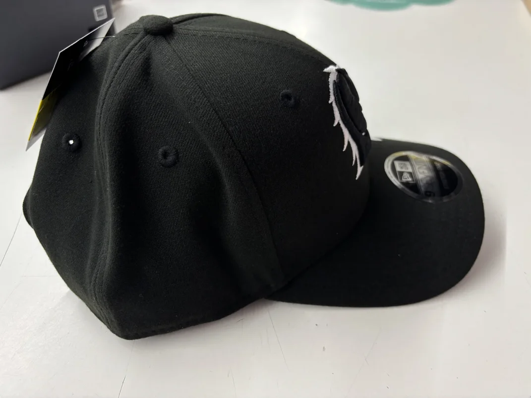 NRL-Broncos-970SS-Snapback-Cap-Black-White-Right.webp NRL Broncos 970SS Snapback Cap Black White Right View