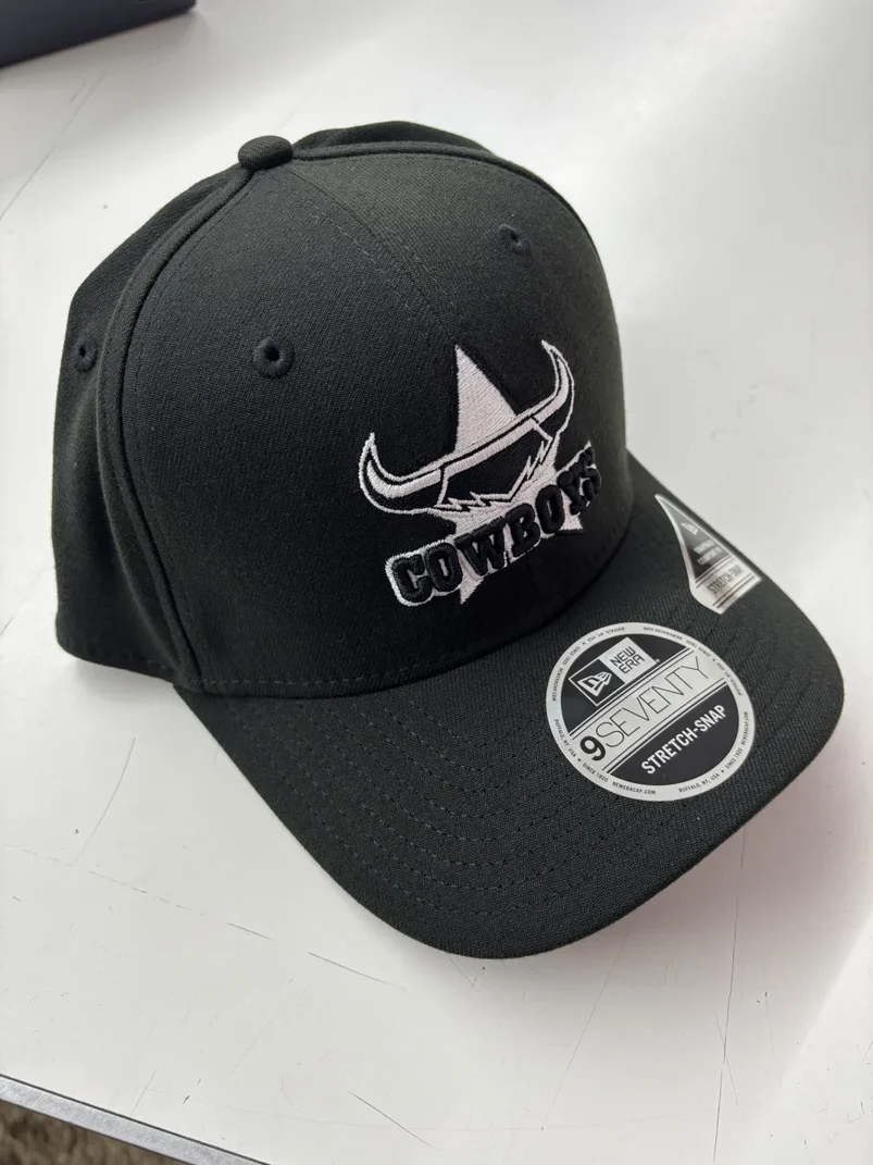 NRL-Cowboys-970SS-Snapback-Cap-Black-White-Front-Left.webp NRL Cowboys 970SS Snapback Cap Black White Front Left View