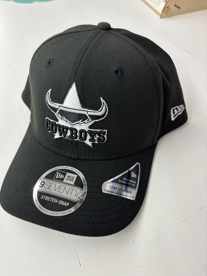 NRL-Cowboys-970SS-Snapback-Cap-Black-White-Front-Right.webp NRL Cowboys 970SS Snapback Cap Black White Front Right View