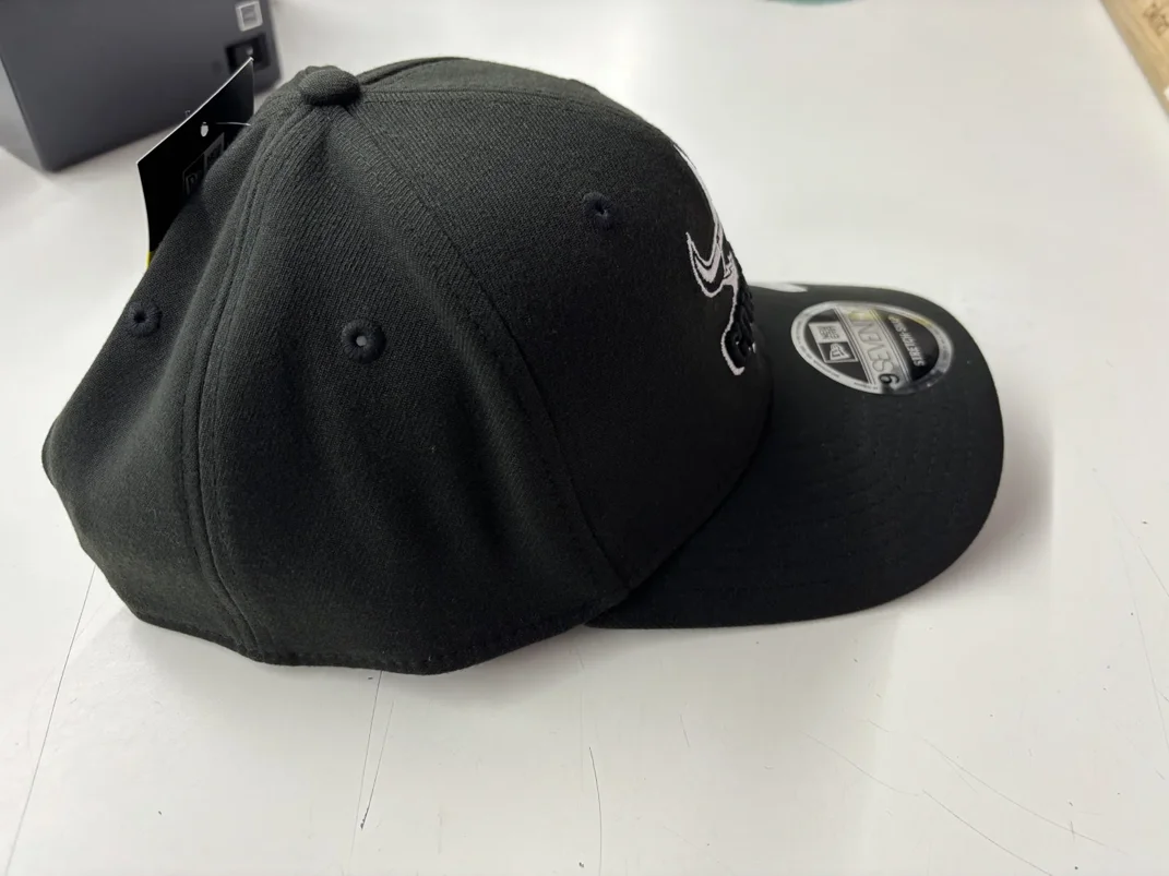 NRL-Cowboys-970SS-Snapback-Cap-Black-White-Right.webp NRL Cowboys 970SS Snapback Cap Black White Right View