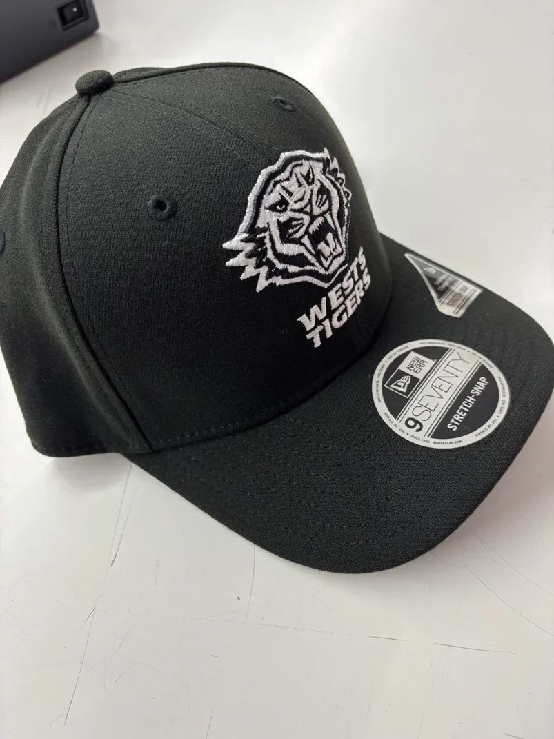 NRL-Tigers-970SS-Snapback-Cap-Black-White-Front-Right.webp NRL Tigers 970SS Snapback Cap Black White Front Left View