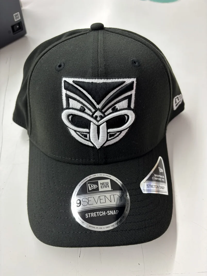 NRL-Warriors-970SS-Snapback-Cap-Black-White-Front.webp NRL Warriors 970SS Snapback Cap Black White Front View