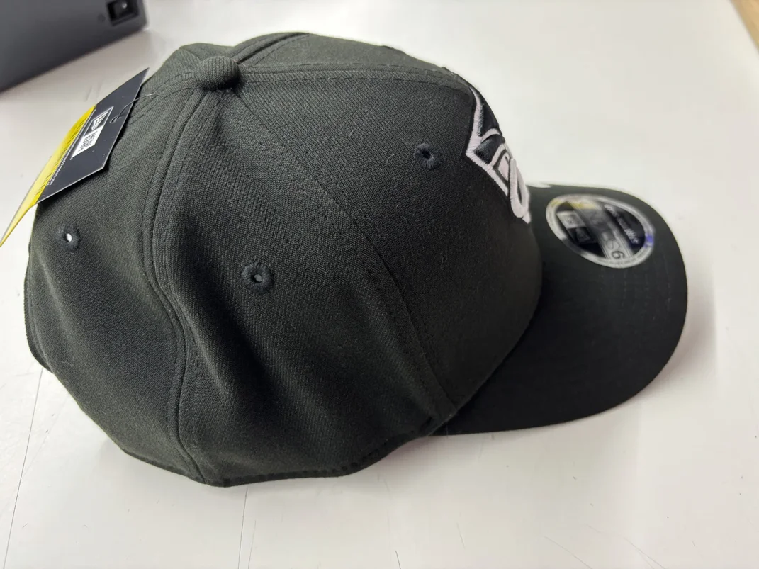 NRL-Warriors-970SS-Snapback-Cap-Black-White-Left.webp NRL Warriors 970SS Snapback Cap Black White Right View