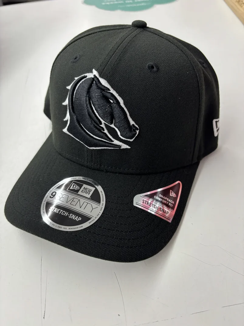 NRL-Broncos-970SS-Snapback-Cap-Black-White-Front-Right.webp NRL Broncos 970SS Snapback Cap Black White Front Right View