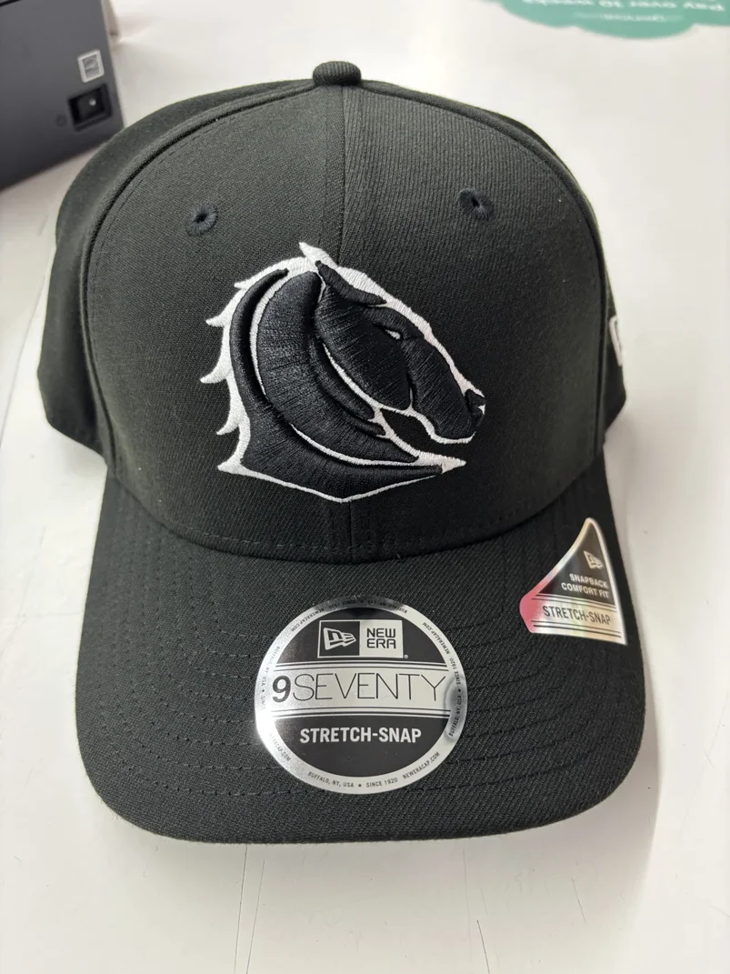 NRL-Broncos-970SS-Snapback-Cap-Black-White-Front.webp NRL Broncos 970SS Snapback Cap Black White Front View
