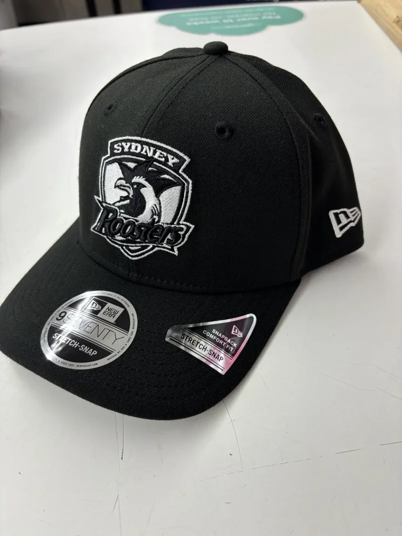 NRL-Roosters-970SS-Snapback-Cap-Black-White-Front-Right.webp NRL Roosters 970SS Snapback Cap Black White Front Right View